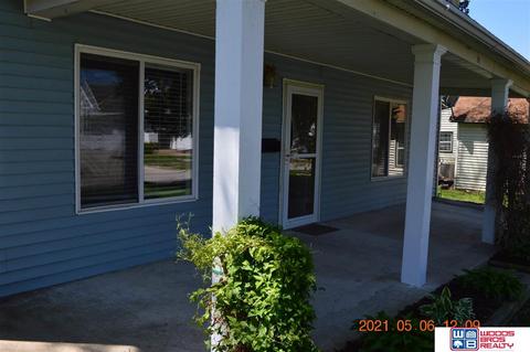 709 Bell St, Beatrice, NE 68310 photo 4