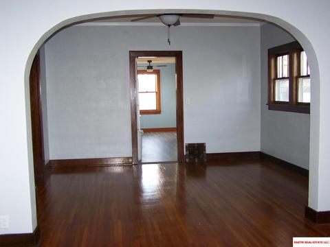 813 Bell St, Beatrice, NE 68310 photo 2