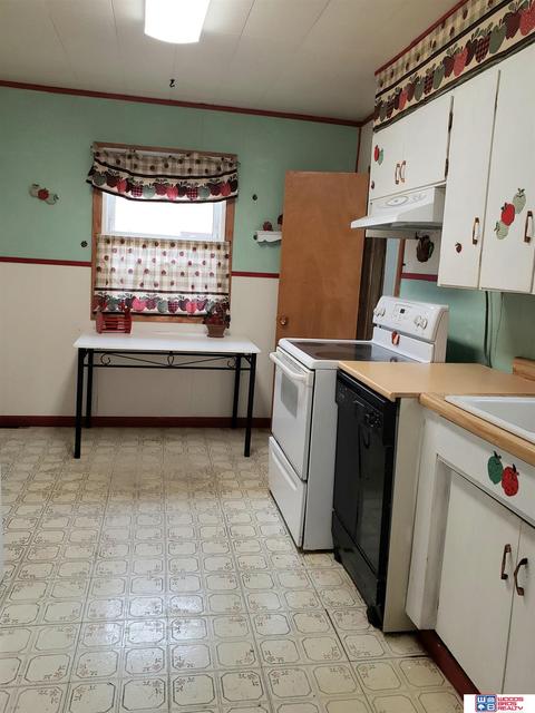 1018 Ella St, Beatrice, NE 68310 photo 5
