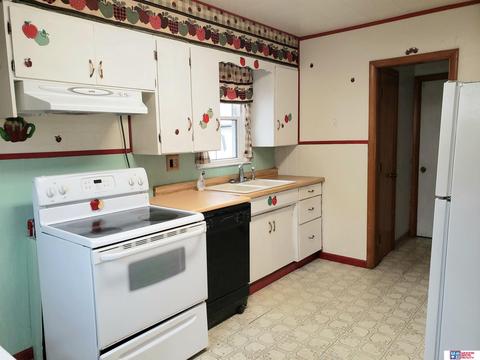 1018 Ella St, Beatrice, NE 68310 photo 4