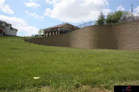 2710 N 32nd St, Omaha, NE 68111