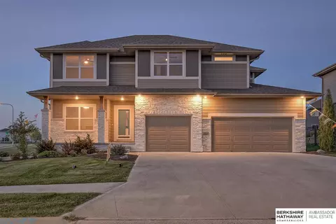 19976 Cinnamon St, Omaha, NE 68135