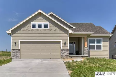 18452 Chutney Dr, Omaha, NE 68136