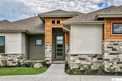 9863 S 98 Cir, Papillion, NE 68046