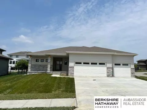 18652 Merion Dr, Omaha, NE 68136
