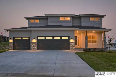 9918 S 103rd Avenue Cir, Papillion, NE 68046