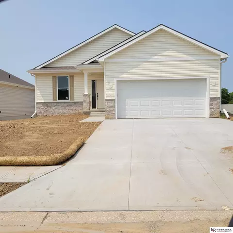 17516 Greenleaf St, Omaha, NE 68136