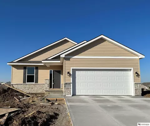 17507 Greenleaf St, Omaha, NE 68136