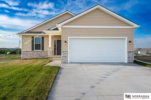 17518 Robin Dr, Omaha, NE 68136