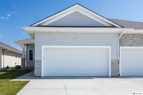 17660 Robin Dr, Omaha, NE 68136