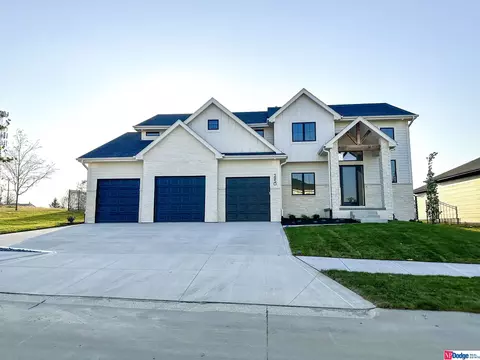 3950 S 211 St, Elkhorn, NE 68022