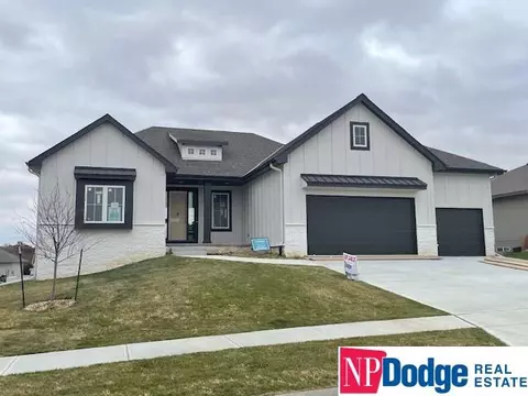 12705 S 74 St, Papillion, NE 68046