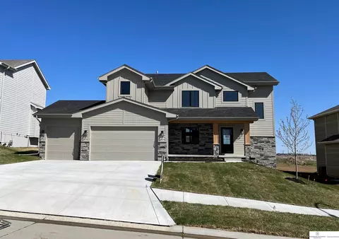 16914 Abigail St, Bennington, NE 68007