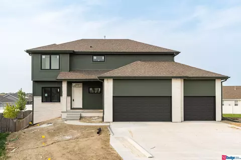 17114 Potter St, Bennington, NE 68007