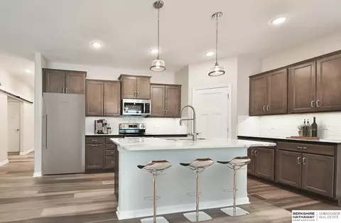 11006 Freeboard Dr, Papillion, NE 68046
