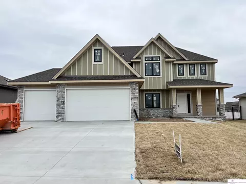 12715 S 75 St, Papillion, NE 68046