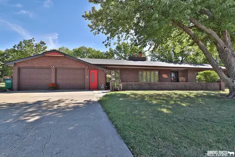 1036 E St, Pawnee City, NE 68420