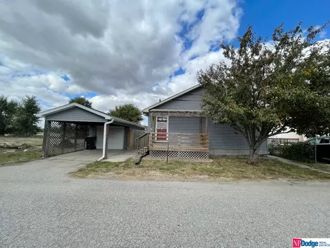 312 Whispering Pines Dr, Nickerson, NE 68044