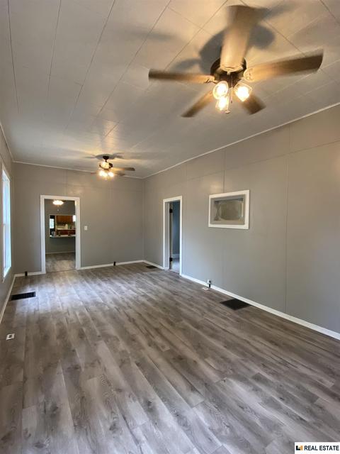 410 N 11th St, Beatrice, NE 68310 photo 2