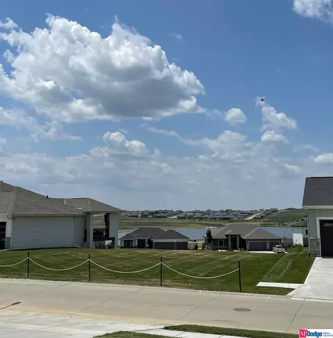 5829 N 168 Ave, Omaha, NE 68116