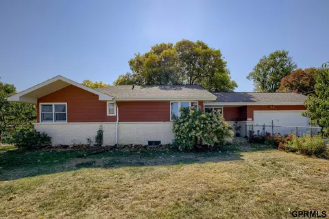 3951 Mcmahon Ave, Bellevue, NE 68147