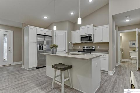 17103 Nicholas Cir, Omaha, NE 68118