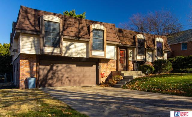 3020 Loveland Dr, Lincoln, NE 68502