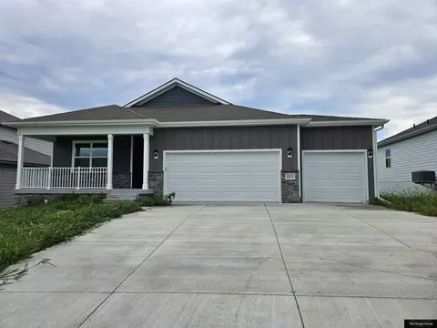 4525 Lawnwood Dr, Bellevue, NE 68133