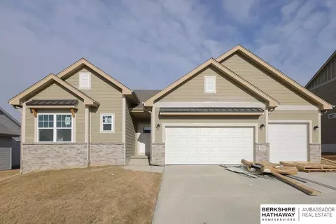11004 Windward Ave, Papillion, NE 68046