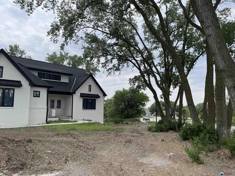 9301 Hillcrest Trl, Lincoln, NE 68520