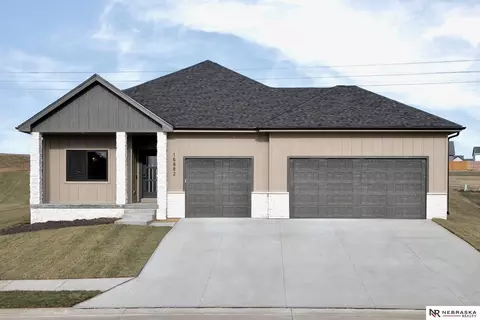 15704 Laurel Ave, Omaha, NE 68116