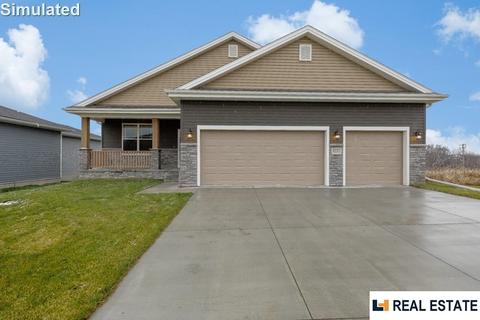 11911 Lake Vista Dr, Papillion, NE 68046