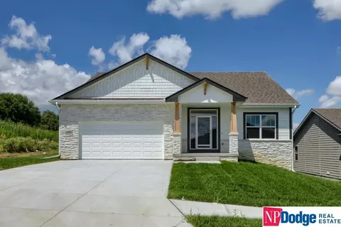 17621 Scott St, Bennington, NE 68007
