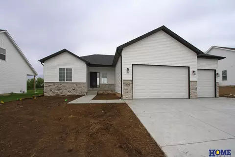 300 Kristi Ln, Hickman, NE 68372