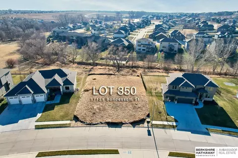 17121 Bondesson St, Bennington, NE 68007