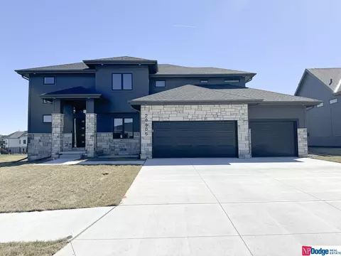 20605 Hartman Ave, Elkhorn, NE 68022