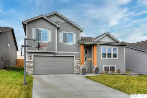 4637 N 180th Avenue Cir, Elkhorn, NE 68022