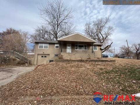 6652 Lake St, Omaha, NE 68104