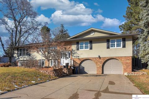 322 Heavenly Dr, Omaha, NE 68154