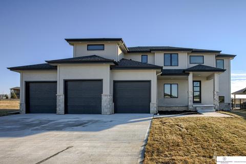 20701 Woodridge Dr, Gretna, NE 68028