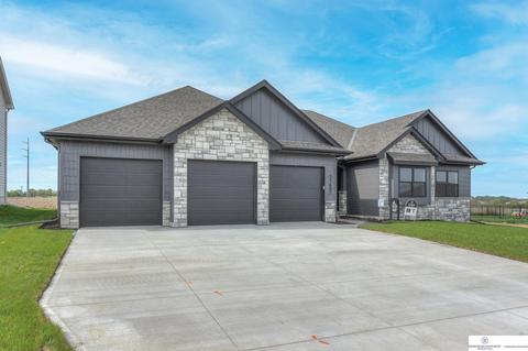 21607 K St, Omaha, NE 68022