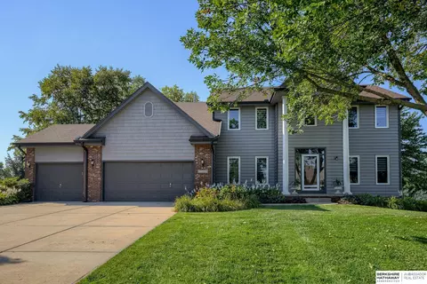 20333 Woodridge Dr, Gretna, NE 68028