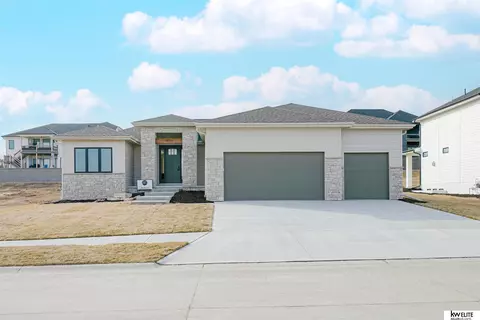 19015 Sycamore Dr, Gretna, NE 68028