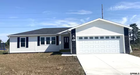 806 Sunridge Dr, Beatrice, NE 68310