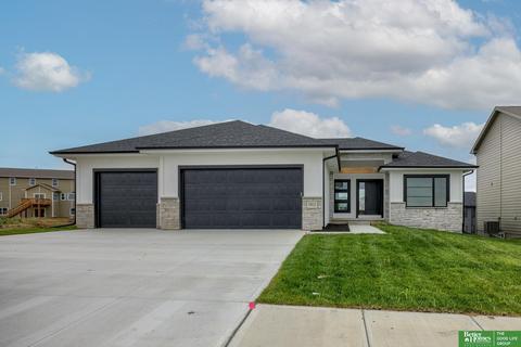 19912 Briar St, Gretna, NE 68028