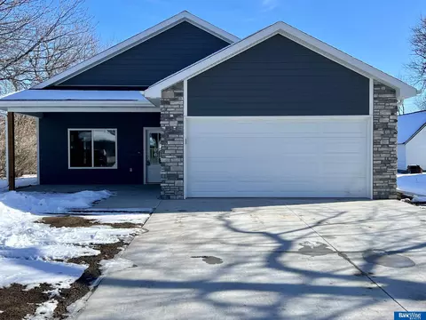 545 4th St, Hampton, NE 68843
