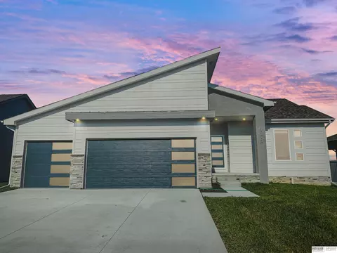 2916 N 166 St, Omaha, NE 68116