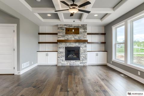 11016 Hardwood Dr, Papillion, NE 68046