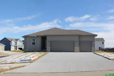 8629 N 177th St, Bennington, NE 68007
