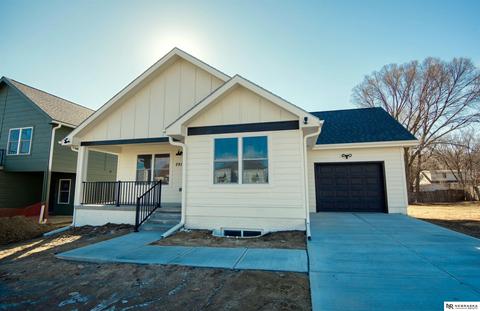 2911 Parker St, Omaha, NE 68111